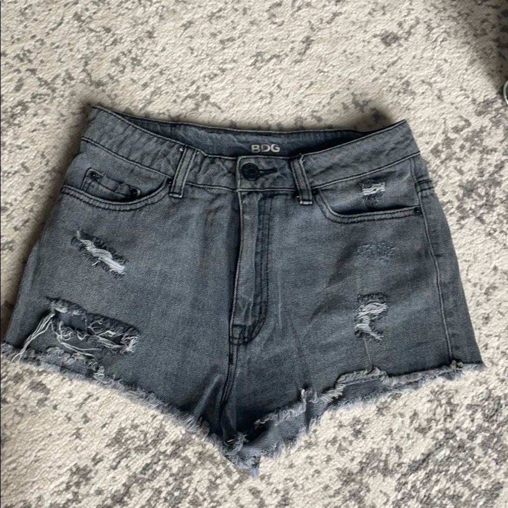 Grey acid wash denim stretch high rise short